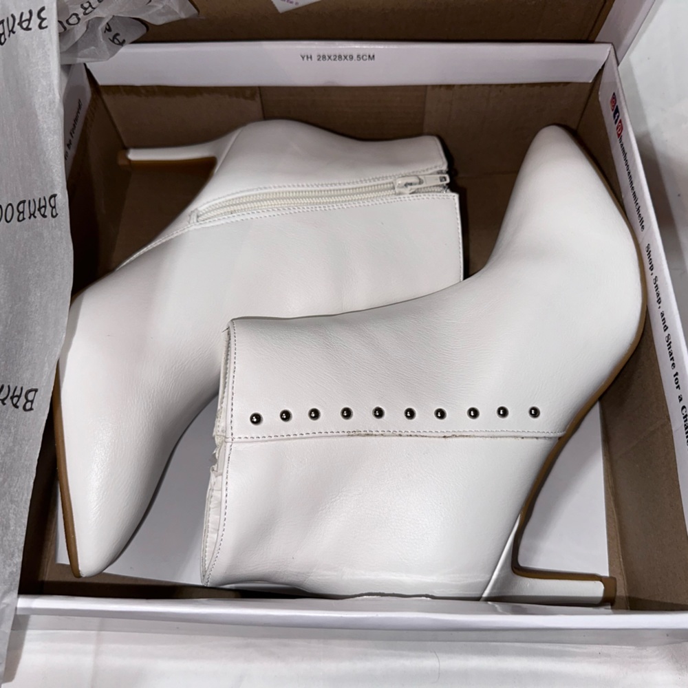 Bamboo women’s White ankle boots. NWT size7.5